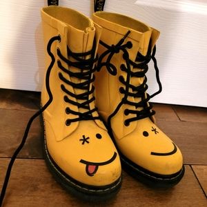RARE Dr. Martens Hincky Smiley Face Acid Yellow 8 Eye Lace Boots